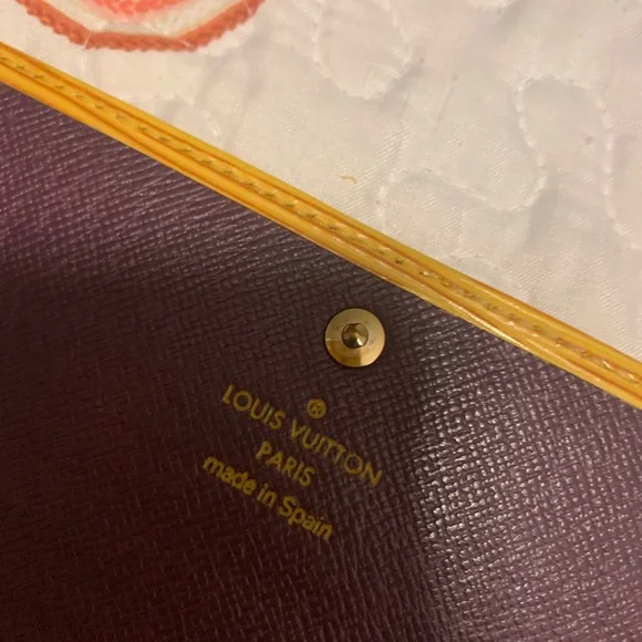100 % authentic Yellow Lv epi Wallet